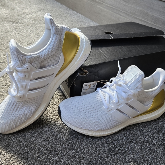 Adidas ULTRABOOST 4.0 DNA SHOES NEW size 9 - Picture 2 of 13